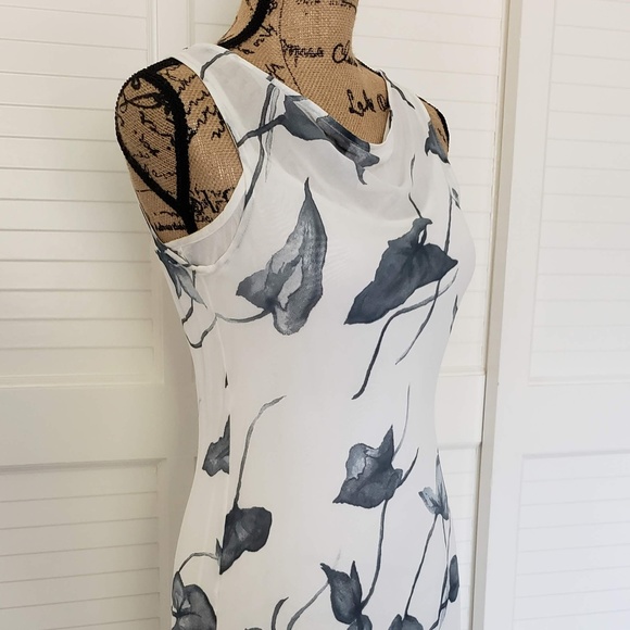 Like New Sleeveless Caroll Dress - Local Pickup Available in Vancouver, WA - Picture 3 of 6